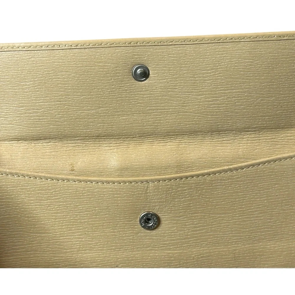 Gucci Tan Wallet with Textured Leather and Metallic Clasp - Picture 8 of 13